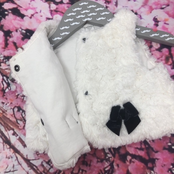 🌸 Faux Fur White Vest with Black Bows size 12 m - Picture 4 of 5